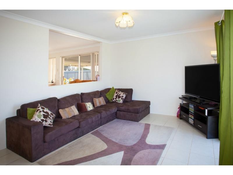 61 Frond Circuit, Banksia Grove WA 6031