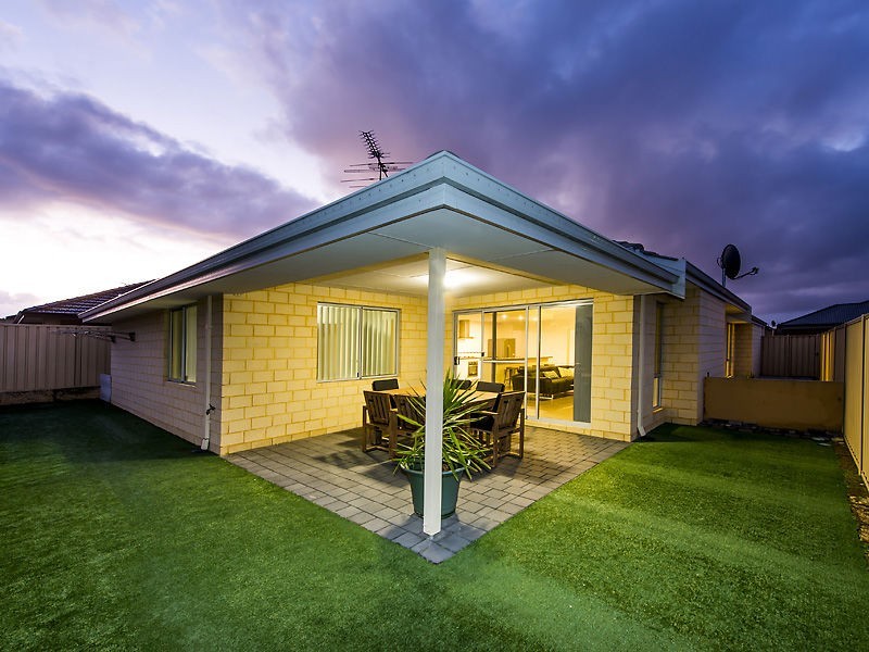 8 Hanoi Way, Hocking WA 6065