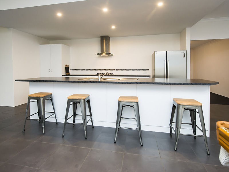 8 Hanoi Way, Hocking WA 6065