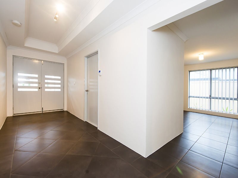 8 Hanoi Way, Hocking WA 6065