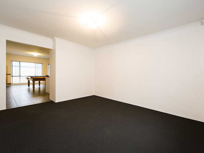 8 Hanoi Way, Hocking WA 6065