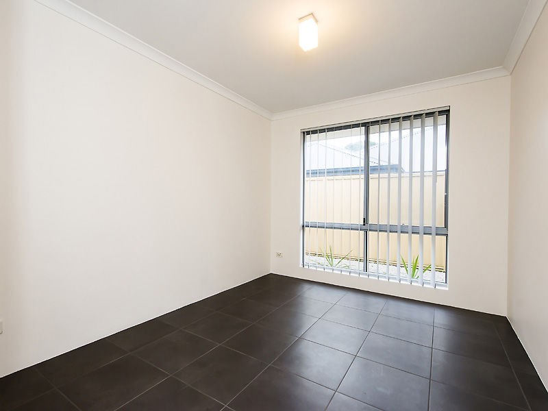 8 Hanoi Way, Hocking WA 6065