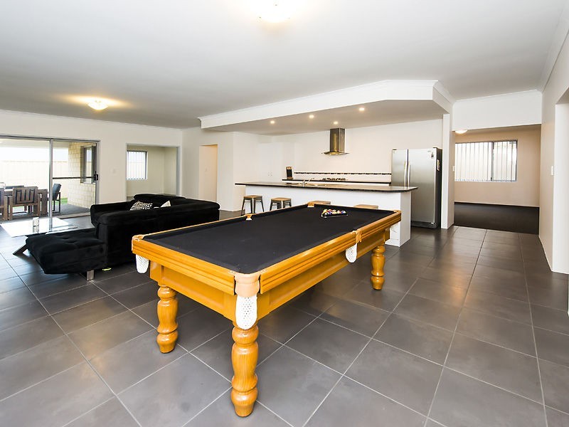 8 Hanoi Way, Hocking WA 6065