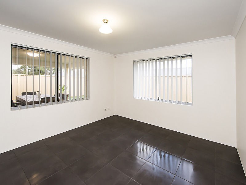 8 Hanoi Way, Hocking WA 6065