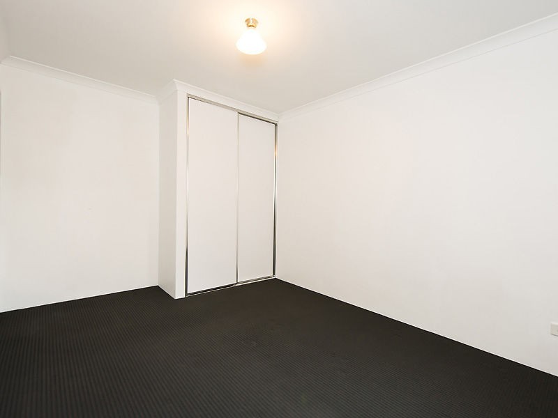 8 Hanoi Way, Hocking WA 6065