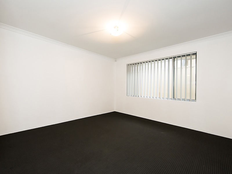 8 Hanoi Way, Hocking WA 6065