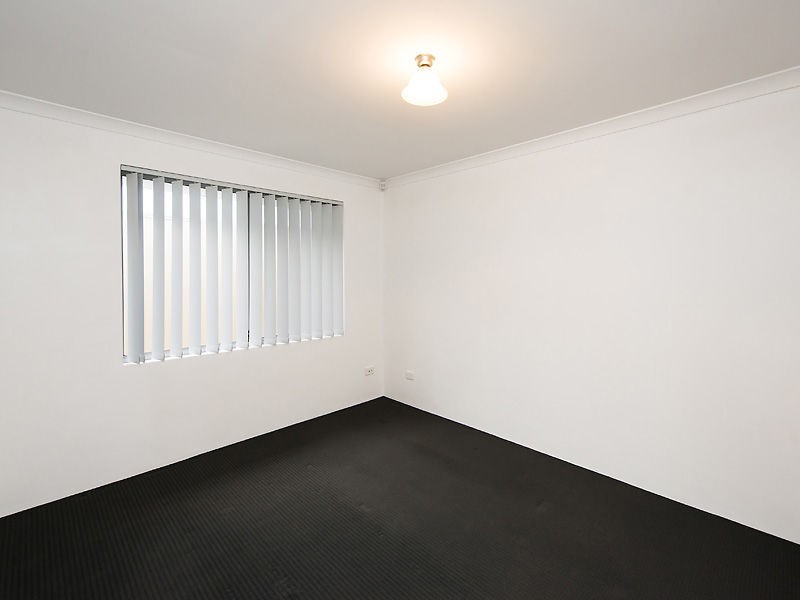 8 Hanoi Way, Hocking WA 6065