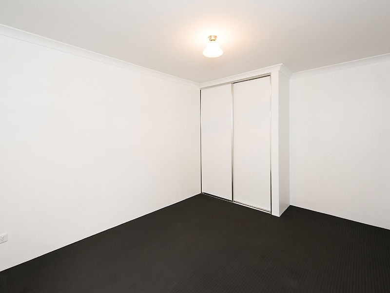 8 Hanoi Way, Hocking WA 6065