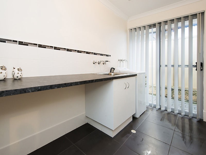 8 Hanoi Way, Hocking WA 6065