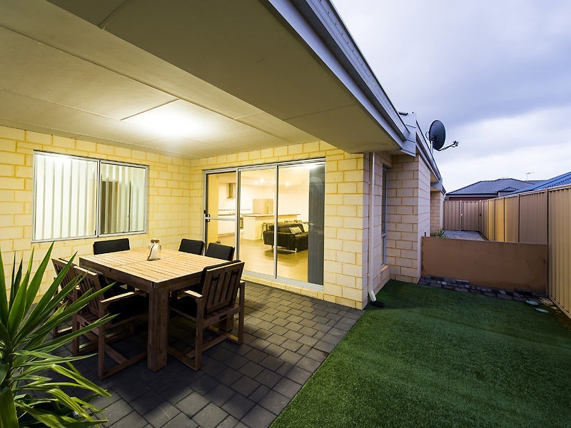 8 Hanoi Way, Hocking WA 6065