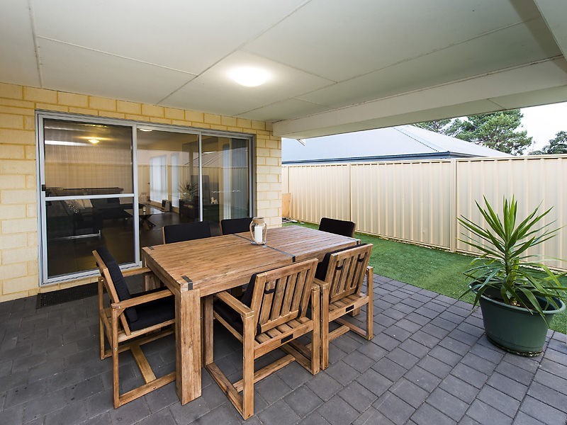 8 Hanoi Way, Hocking WA 6065