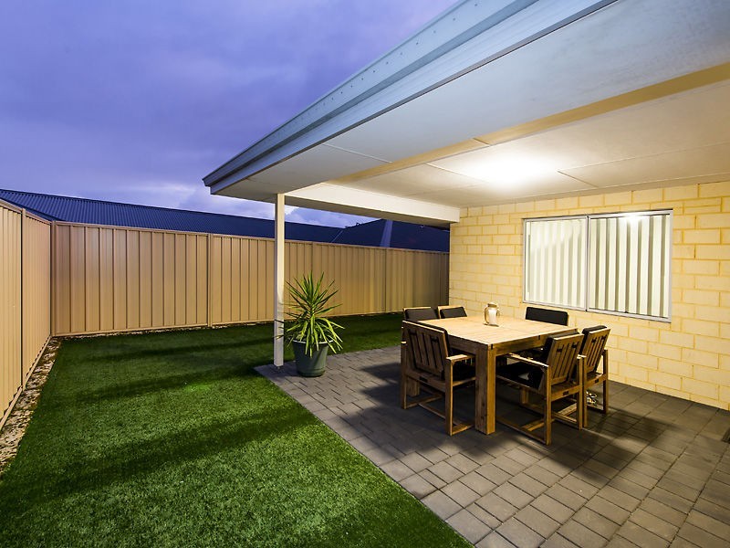 8 Hanoi Way, Hocking WA 6065