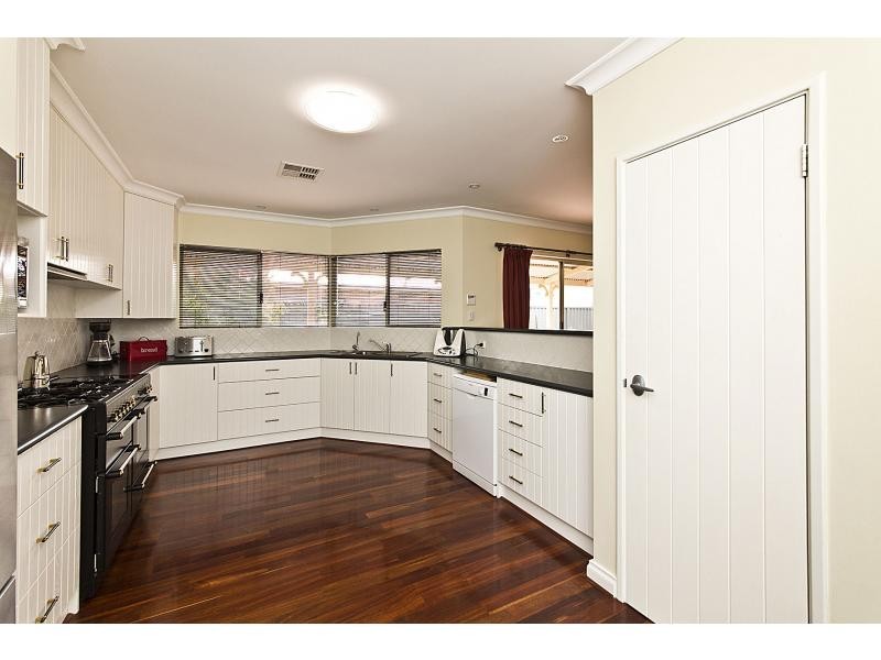 40 Wexcombe Way, Aveley WA 6069