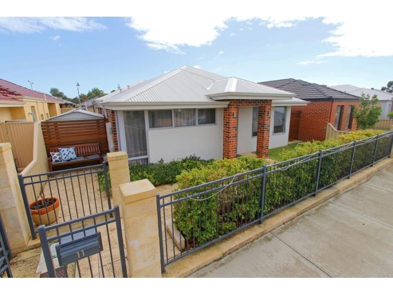 11 Goldfinch Bend, Harrisdale WA 6112