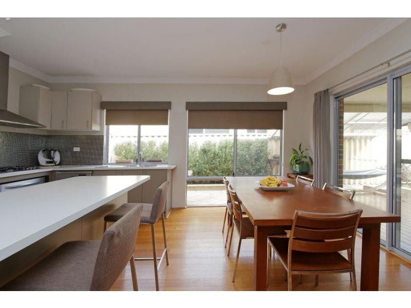 11 Goldfinch Bend, Harrisdale WA 6112