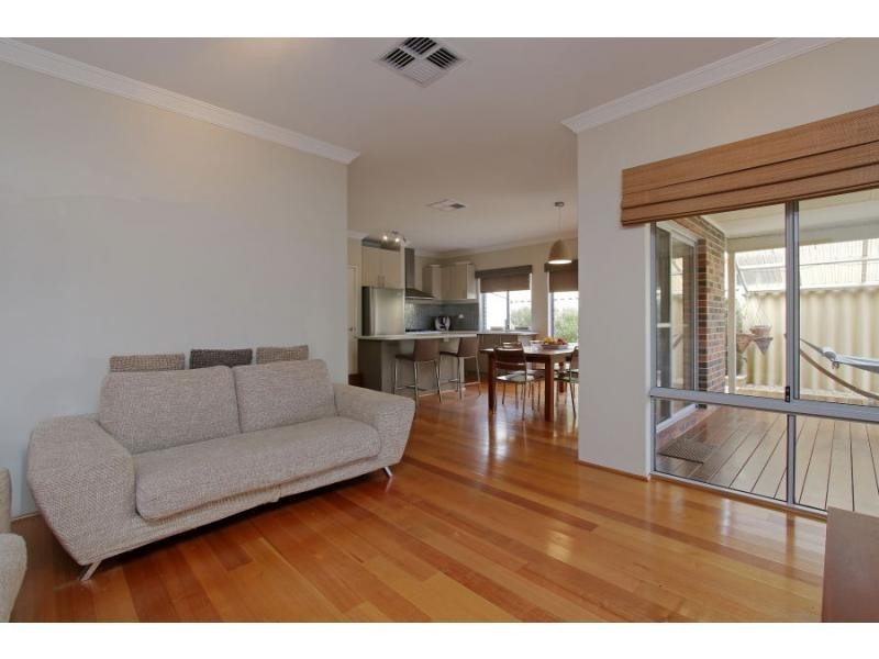 11 Goldfinch Bend, Harrisdale WA 6112