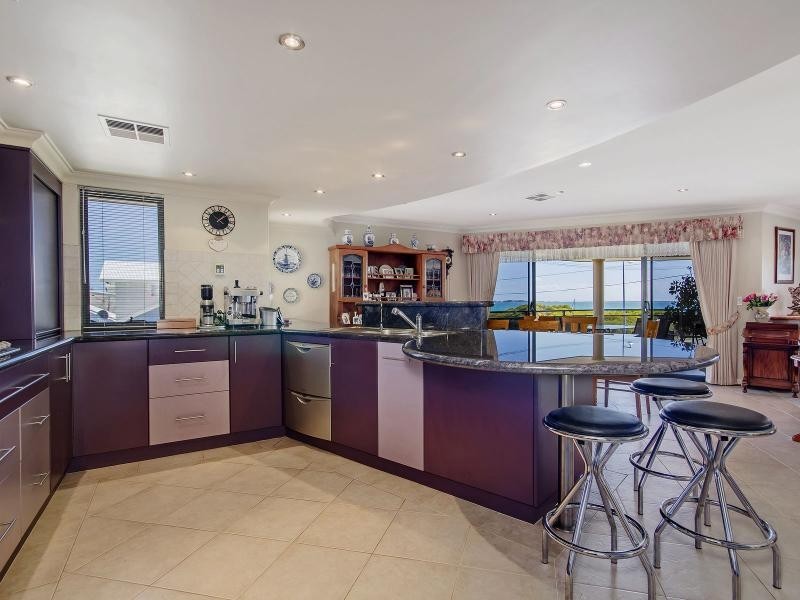 175 Rockingham Beach Road, Rockingham WA 6168