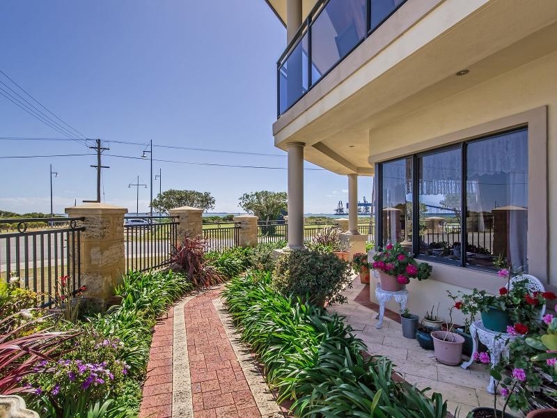175 Rockingham Beach Road, Rockingham WA 6168