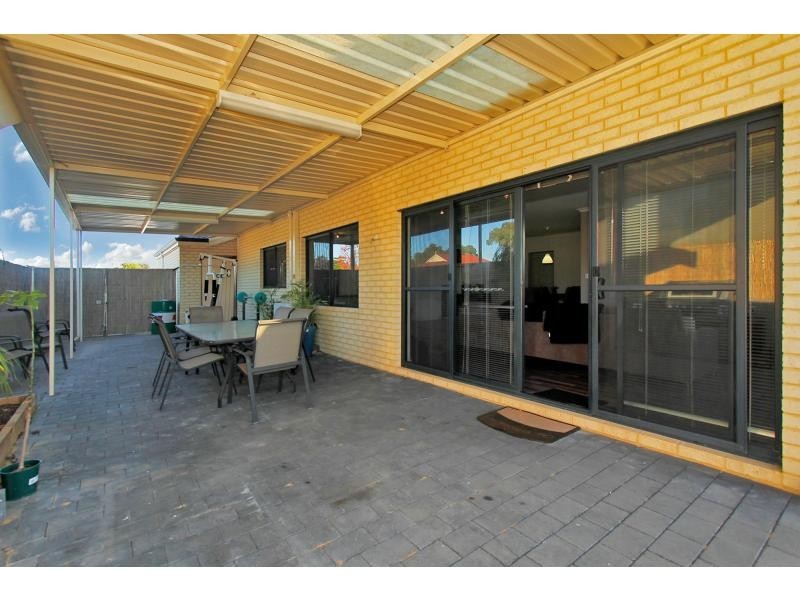 17 Pipe Lily Drive, High Wycombe WA 6057