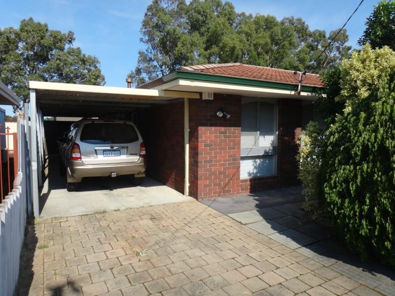 15 Clovertree Street, Maddington WA 6109