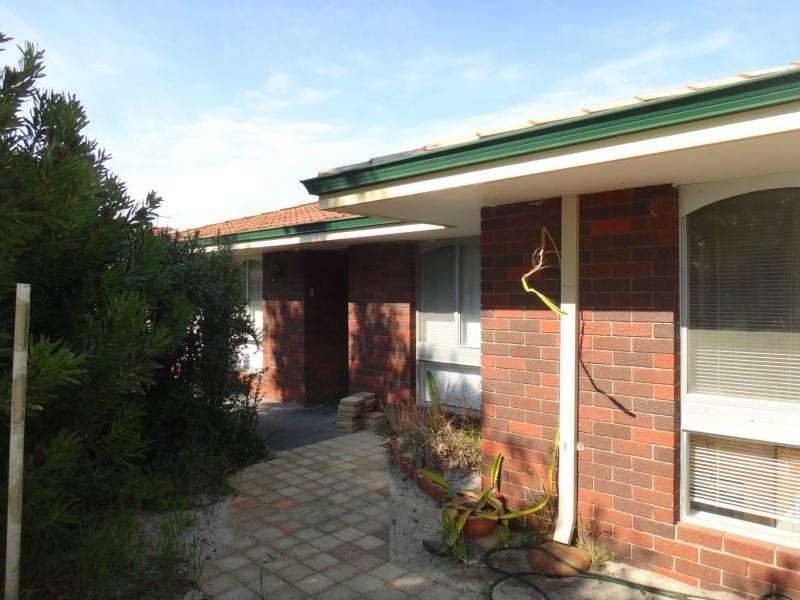 15 Clovertree Street, Maddington WA 6109