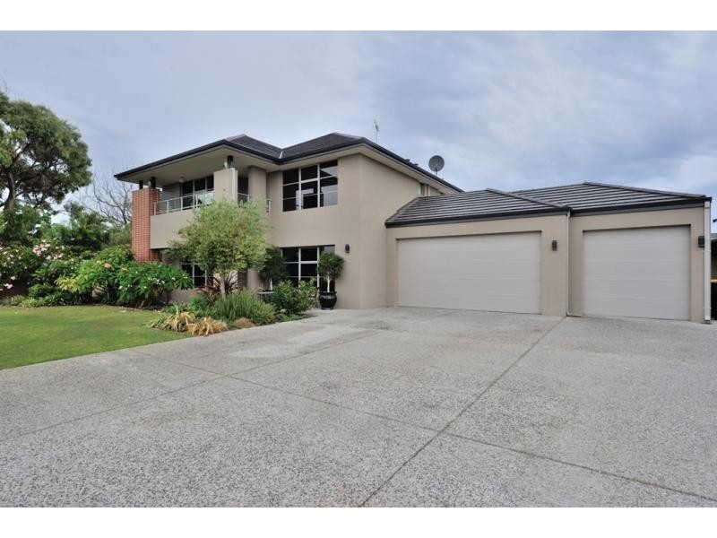 19 Fifth Avenue, Shoalwater WA 6169