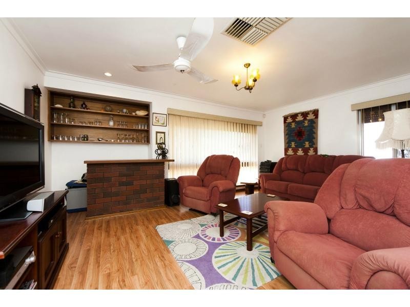 21 Cambridge Crescent, Cooloongup WA 6168