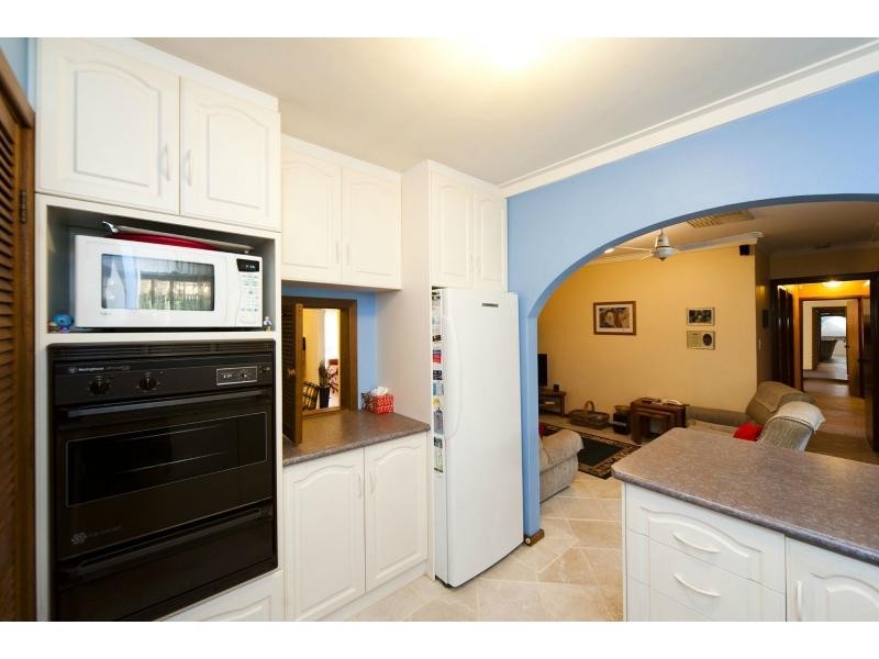 21 Cambridge Crescent, Cooloongup WA 6168