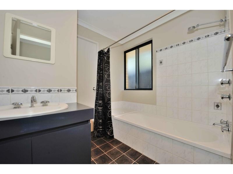 32 Jobson Loop, Brookdale WA 6112