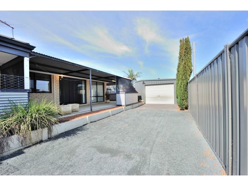 32 Jobson Loop, Brookdale WA 6112