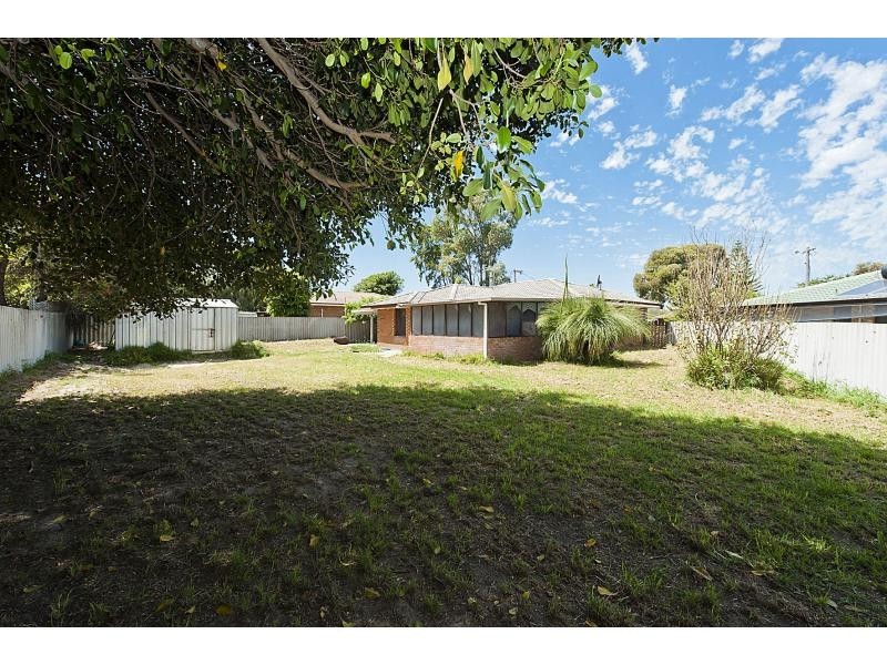 16 Yarle Court, Cooloongup WA 6168