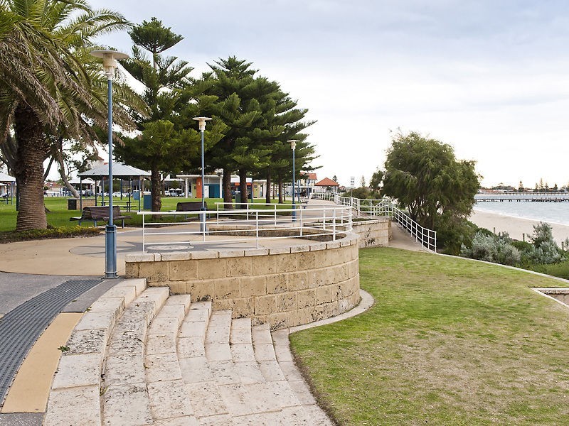 16/76 Kent Street, Rockingham WA 6168