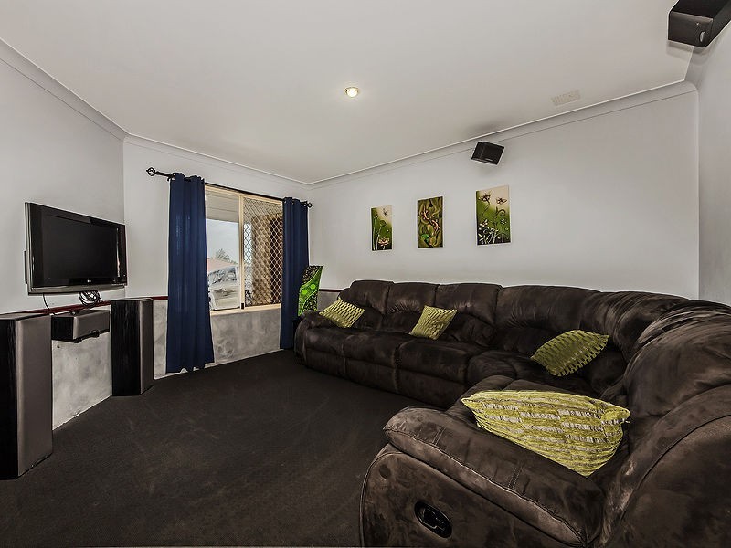 8 Karlak Close, Leda WA 6170