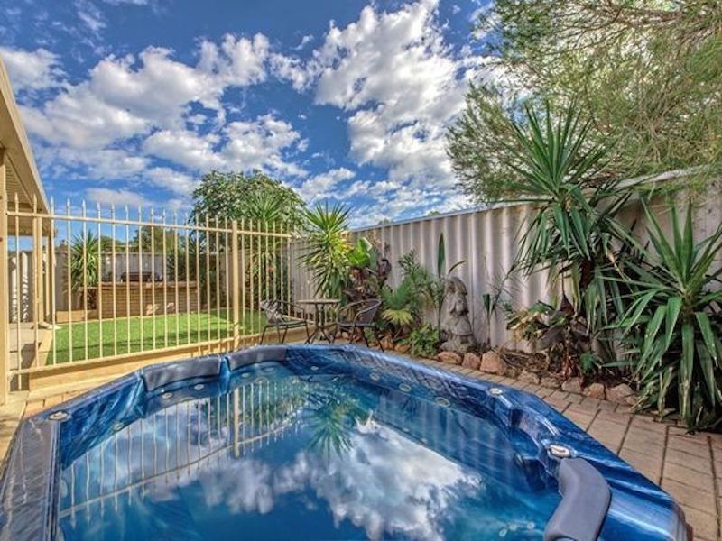8 Karlak Close, Leda WA 6170