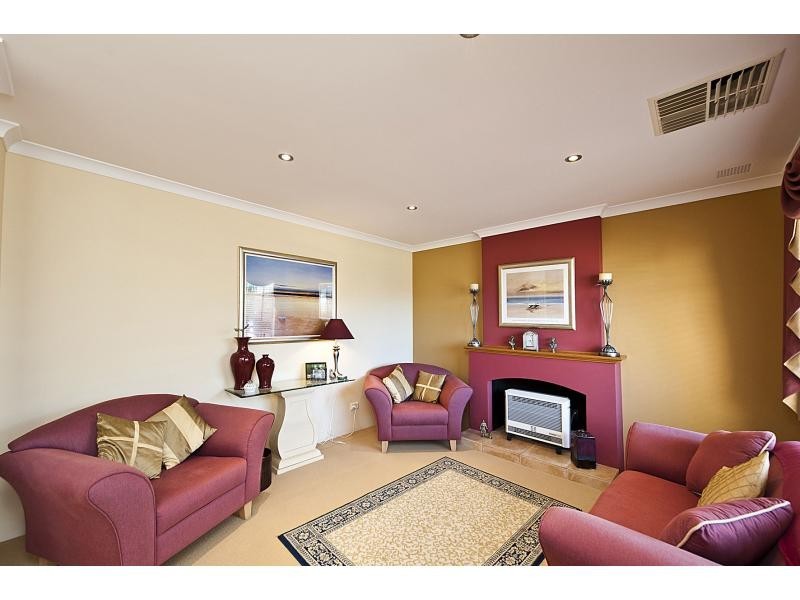 19 Foxton Boulevard, High Wycombe WA 6057