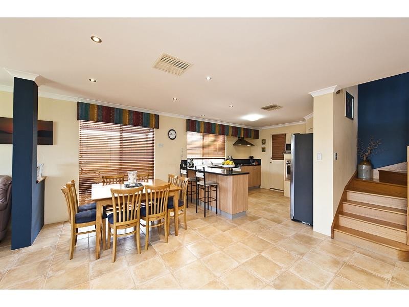 19 Foxton Boulevard, High Wycombe WA 6057