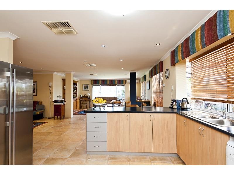 19 Foxton Boulevard, High Wycombe WA 6057