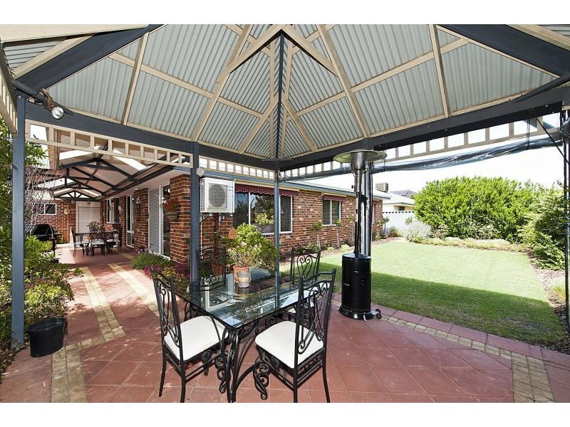 19 Foxton Boulevard, High Wycombe WA 6057