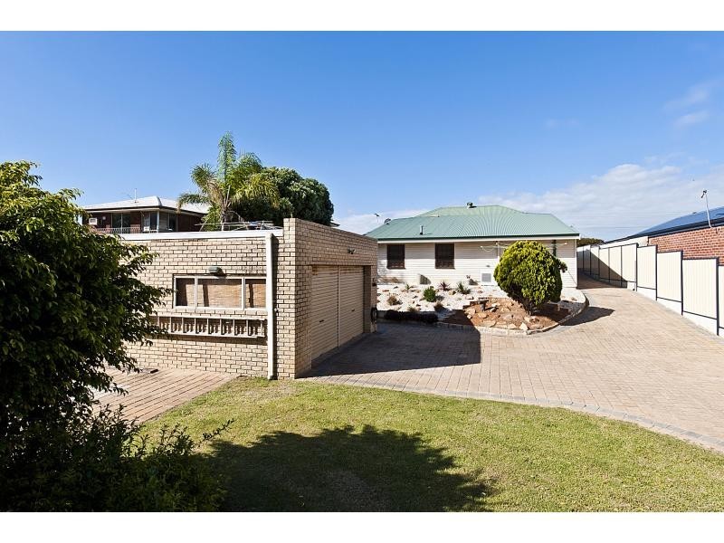 527 Safety Bay Road, Waikiki WA 6169