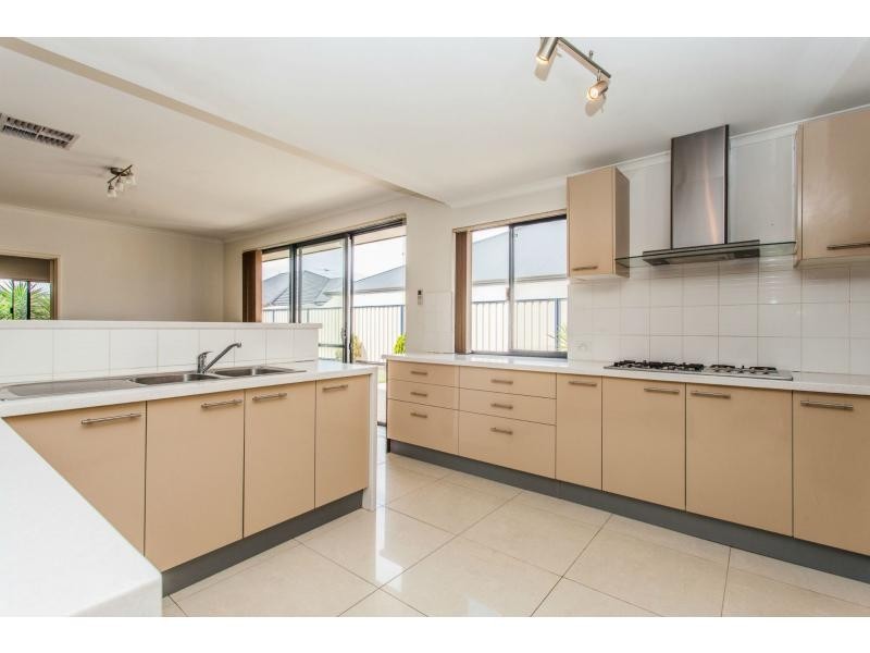 33 Caterpillar Road, Success WA 6164