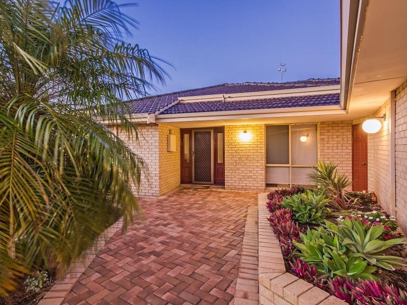 8 Alfred Close, Safety Bay WA 6169