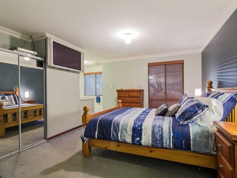 8 Alfred Close, Safety Bay WA 6169