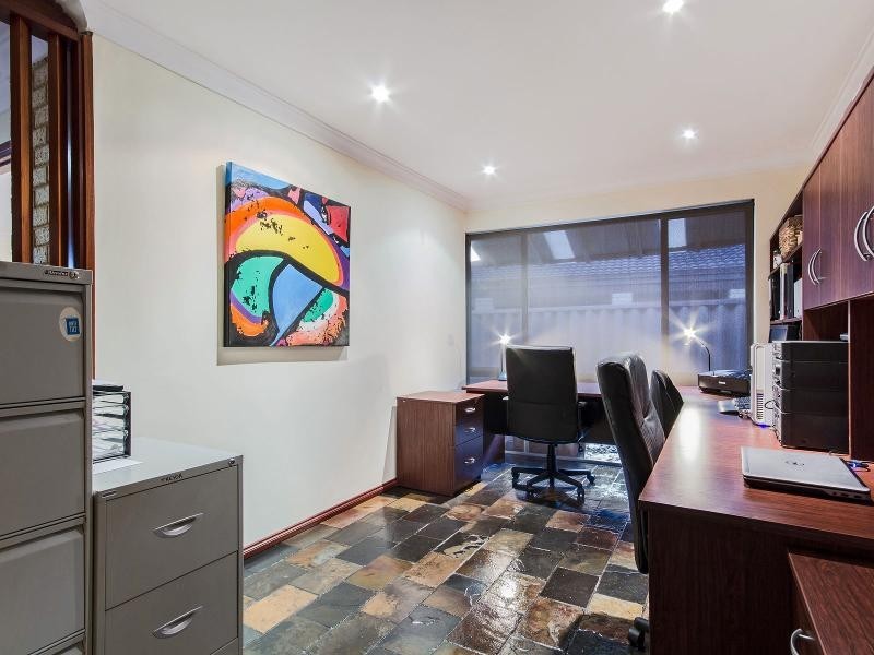 8 Alfred Close, Safety Bay WA 6169