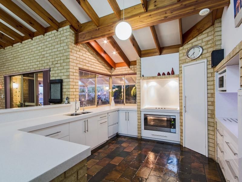 8 Alfred Close, Safety Bay WA 6169