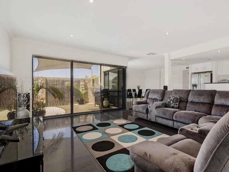 8/15 Benjamin Way, Rockingham WA 6168