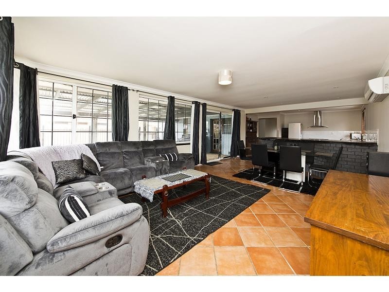 12 Biscayne Street, Safety Bay WA 6169