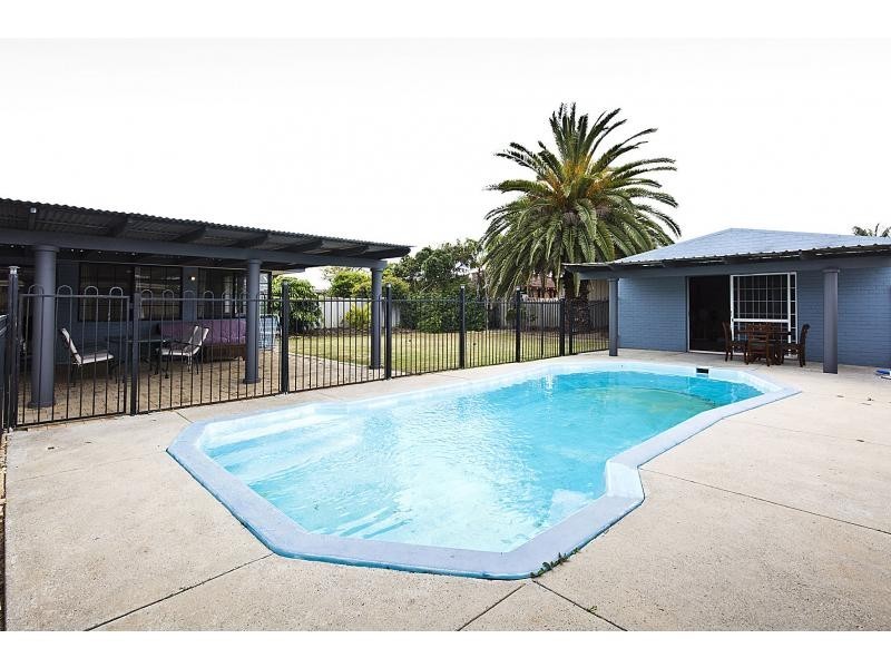 12 Biscayne Street, Safety Bay WA 6169