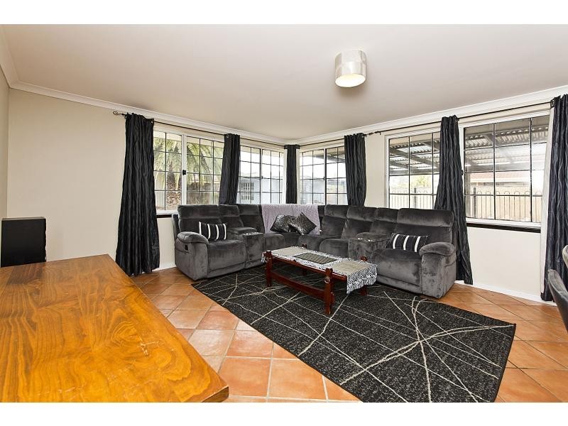 12 Biscayne Street, Safety Bay WA 6169