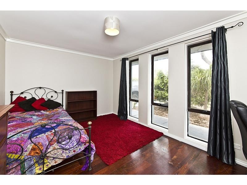 12 Biscayne Street, Safety Bay WA 6169