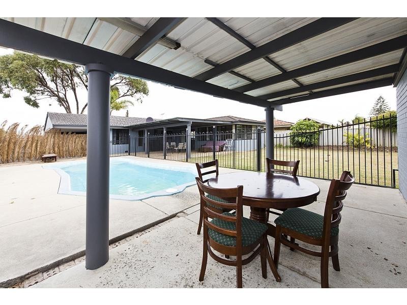 12 Biscayne Street, Safety Bay WA 6169